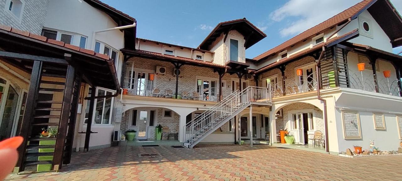 Pensiunea Sergiu & Geanina Arad Exteriér fotografie