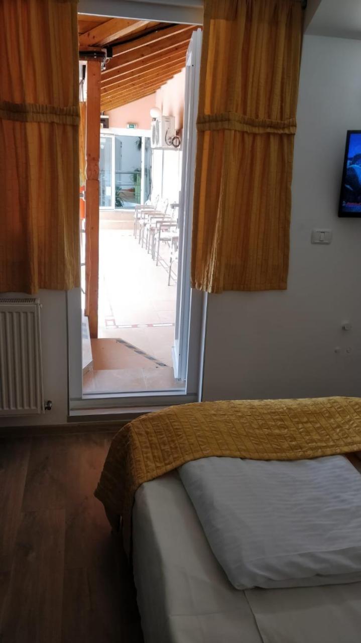 Pensiunea Sergiu & Geanina Arad Exteriér fotografie